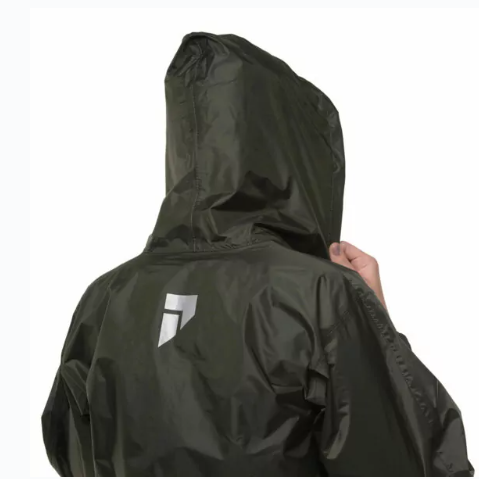 Capa Longa Nylon Fechamento de Zipper e Velcro cor preta CA 30972 PIONEIRA